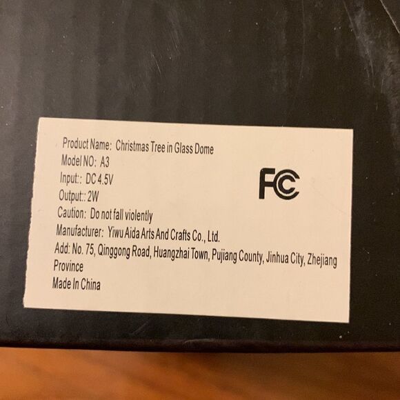 Christmas tree in glass dome. Appx 9” tall.  Uses 3-AAA batteries not included - Picture 6 of 11